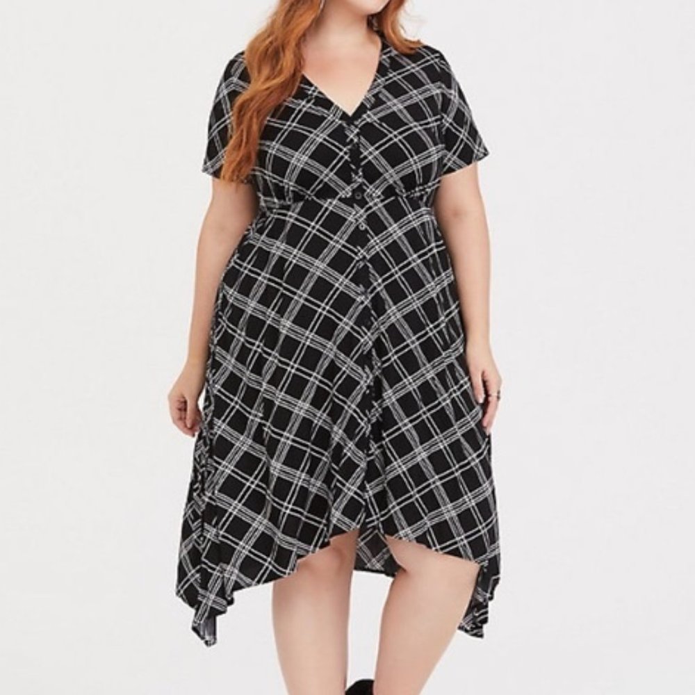 3/$25.  Torrid Black White Plaid Button Front Midi Dress 1X Sharkbite Challis